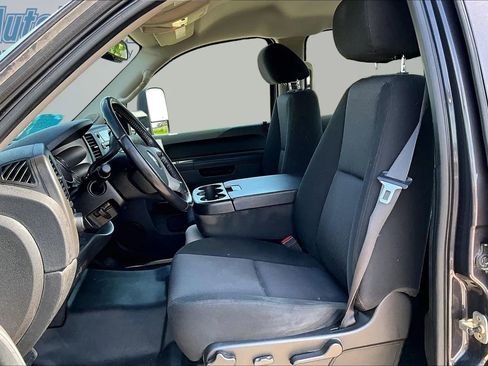 Used 2010 Chevrolet Silverado 2500 LT w/ Interior Plus Package AWD/4WD image 19