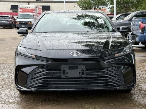 Used 2025 Toyota Camry LE image 8