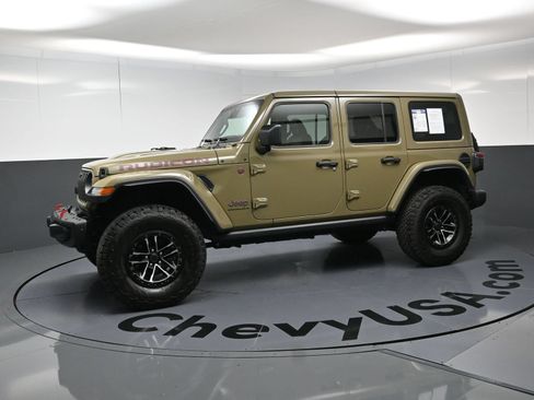 Used 2025 Jeep Wrangler Unlimited Rubicon AWD/4WD image 6
