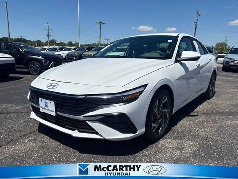 Certified 2025 Hyundai Elantra SEL FWD image 1