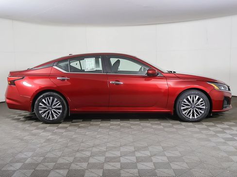 Used 2023 Nissan Altima 2.5 SV FWD image 15