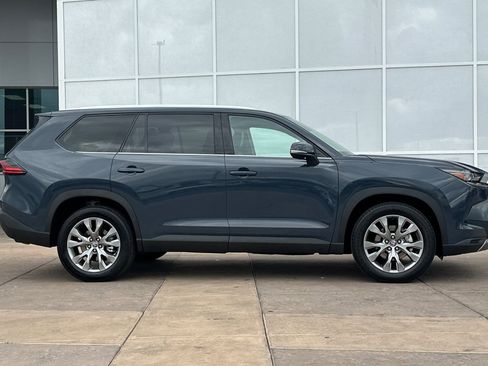 Used 2025 Toyota Grand Highlander AWD Hybrid image 3