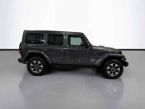 Used 2018 Jeep Wrangler Unlimited Sahara w/ Cold Weather Group AWD/4WD image 11