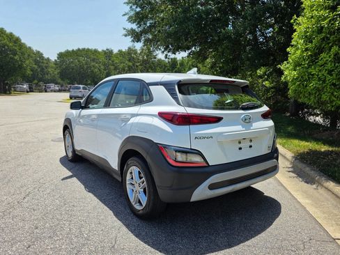 Used 2022 Hyundai Kona SE w/ Cargo Package FWD image 3