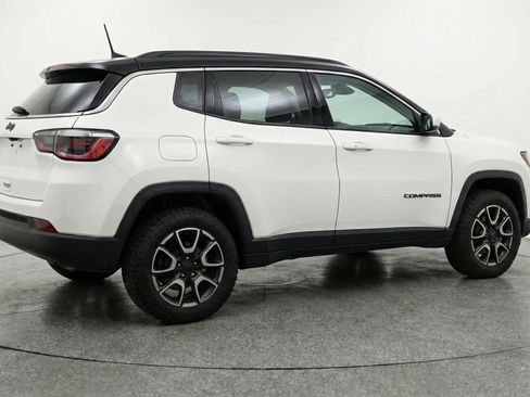 Used 2025 Jeep Compass Trailhawk AWD/4WD image 9