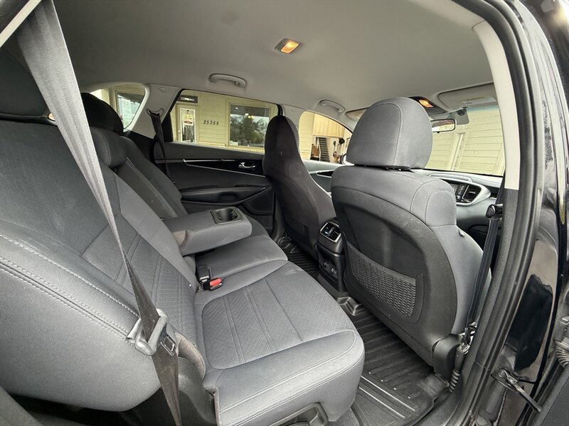 Used 2019 Kia Sorento AWD V6 image 13