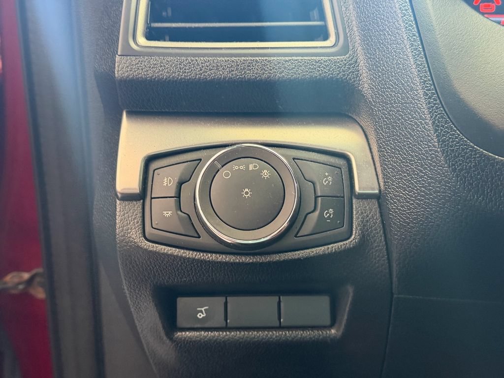 Used 2018 Ford Explorer XLT w/ Equipment Group 202A FWD image 17
