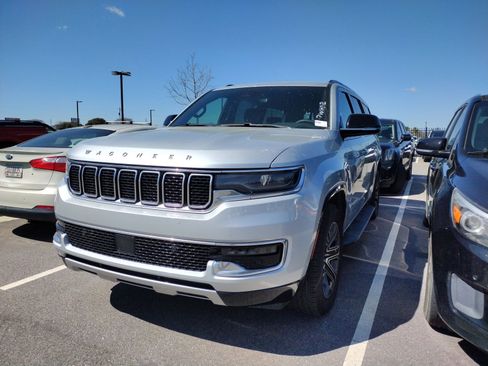 Used 2024 Jeep Wagoneer L Series II image 3