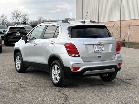 Certified 2022 Chevrolet Trax LT w/ LT Convenience Package image 3