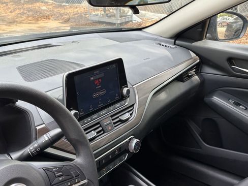 Used 2025 Nissan Altima 2.5 SV image 34