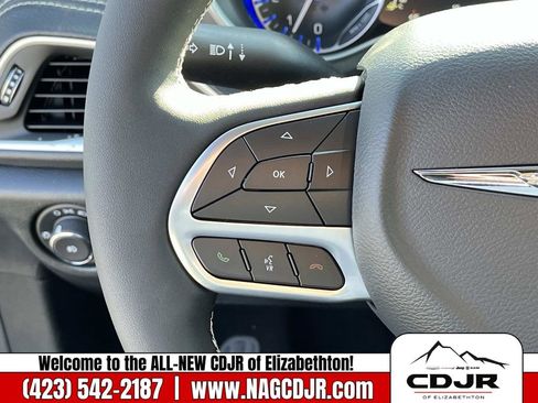 New 2026 Chrysler Pacifica Select image 23