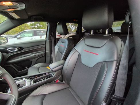 Used 2025 Jeep Compass Trailhawk AWD/4WD image 9