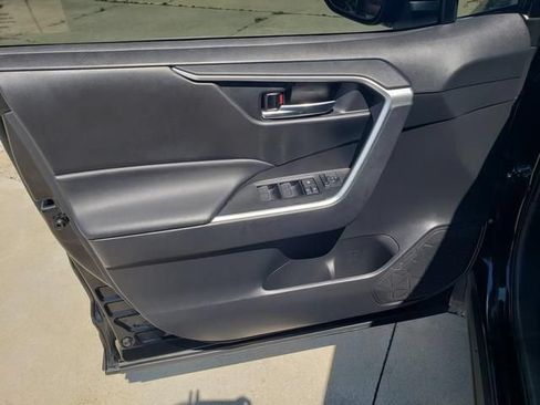 Used 2025 Toyota RAV4 XLE AWD/4WD image 12