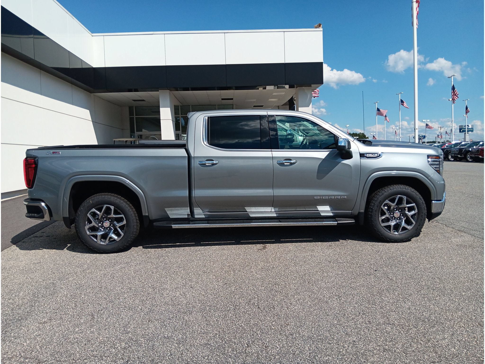 New 2026 GMC Sierra 1500 SLT w/ SLT Premium Plus Package AWD/4WD image 5