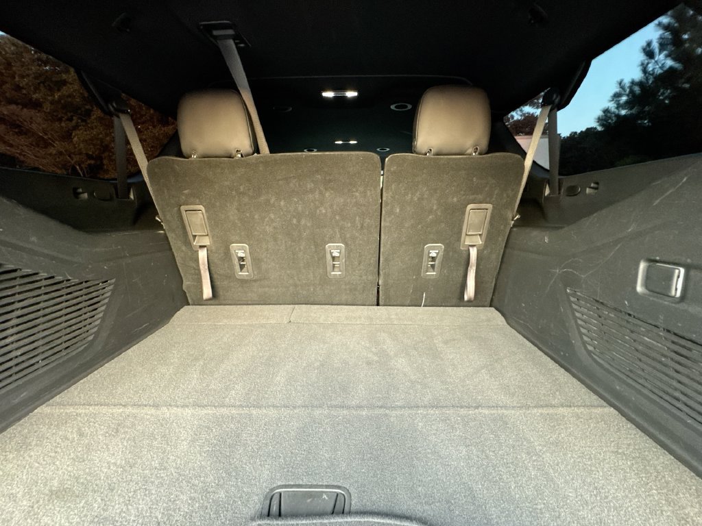 Used 2025 Chevrolet Suburban LS RWD image 35
