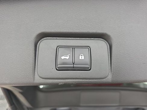 Used 2025 Nissan Rogue SV AWD/4WD image 35