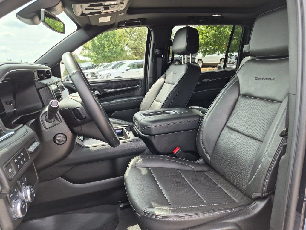 Used 2023 GMC Yukon XL Denali AWD/4WD image 18