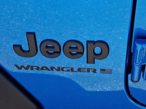 Used 2025 Jeep Wrangler Unlimited Sport AWD/4WD image 28