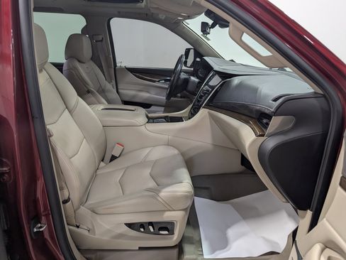 Used 2020 Cadillac Escalade ESV Luxury AWD/4WD image 21