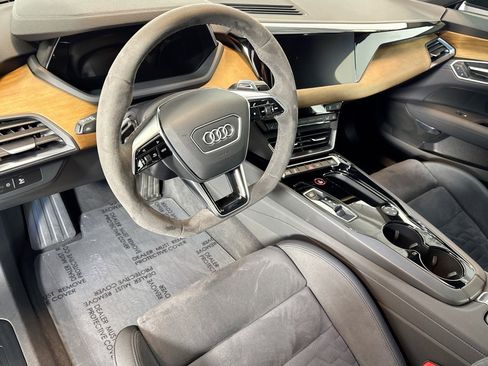 Used 2023 Audi e-tron GT Premium Plus image 9
