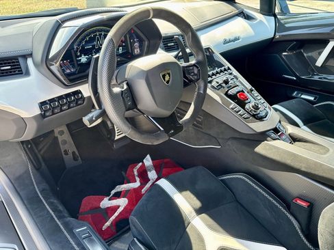 Used 2020 Lamborghini Aventador SVJ image 25