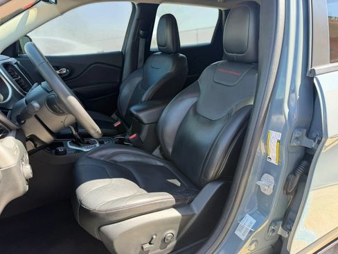 Used 2015 Jeep Cherokee Trailhawk w/ Comfort/Convenience Group AWD/4WD image 9