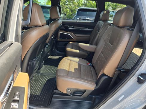 Used 2022 Kia Telluride SX w/ SX Prestige Package AWD/4WD image 32