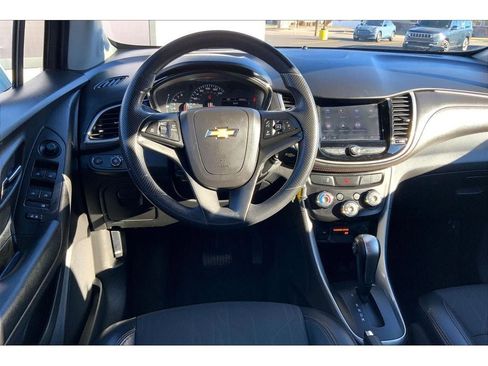 Used 2021 Chevrolet Trax LT image 6