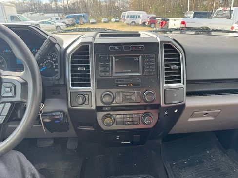 Used 2017 Ford F150 XLT image 11