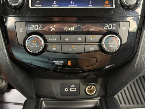 Used 2020 Nissan Rogue SV FWD image 15