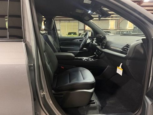 Used 2026 Chevrolet Traverse LT image 11