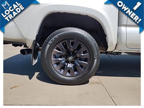 Used 2022 Toyota Tacoma Limited w/ Nightshade Package AWD/4WD image 18