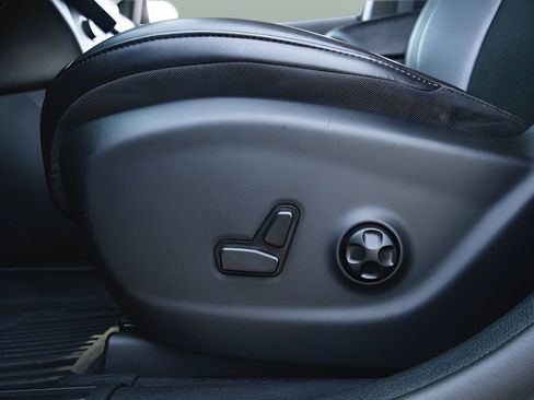 Used 2019 Jeep Cherokee Latitude Plus image 10