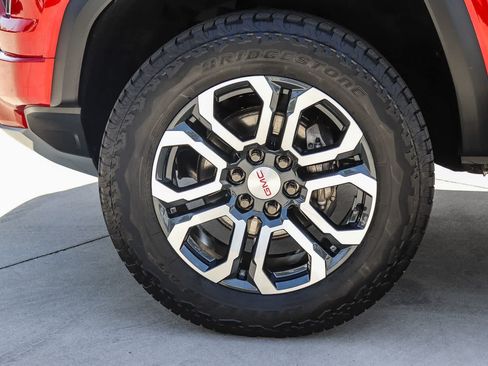 Used 2024 GMC Canyon AT4 w/ Canyon Safety Plus Package AWD/4WD image 9