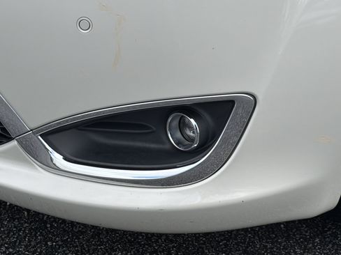 Used 2019 Chrysler Pacifica Limited FWD image 12