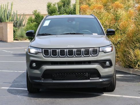 Used 2023 Jeep Compass Latitude AWD/4WD image 3