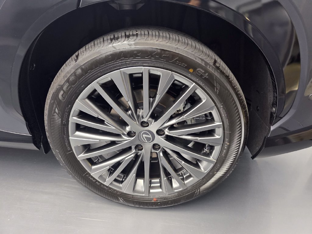 Used 2026 Lexus RZ 450e AWD w/ Accessory Package (Z2) image 17