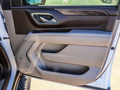 Used 2021 Chevrolet Tahoe Z71 w/ Z71 Off-Road Package image 17