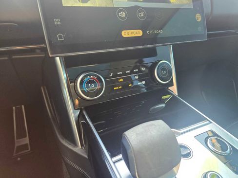 Used 2022 Land Rover Range Rover SE image 31