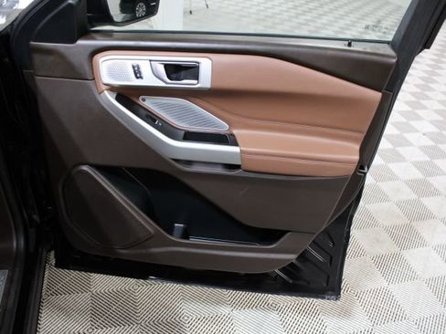 Used 2022 Ford Explorer King Ranch w/ Technology Package image 24