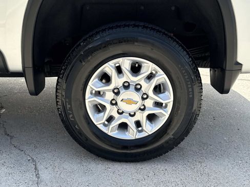 Used 2023 Chevrolet Silverado 2500 LT w/ Convenience Package AWD/4WD image 4