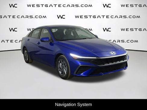 Used 2024 Hyundai Elantra SEL image 2