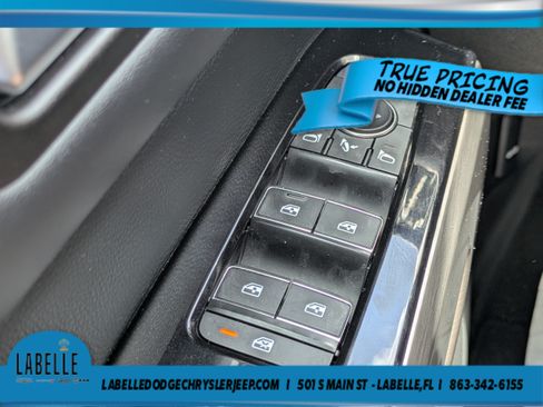 Used 2023 Nissan Pathfinder Platinum w/ Black Appearance Package AWD/4WD image 18