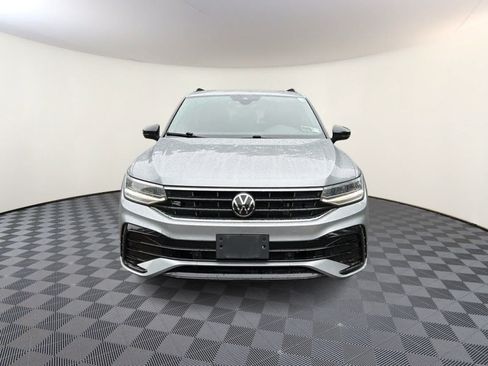 Used 2024 Volkswagen Tiguan SE R-Line AWD/4WD image 3