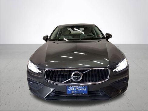 Used 2021 Volvo S60 T6 Momentum w/ Advanced Package AWD/4WD image 3