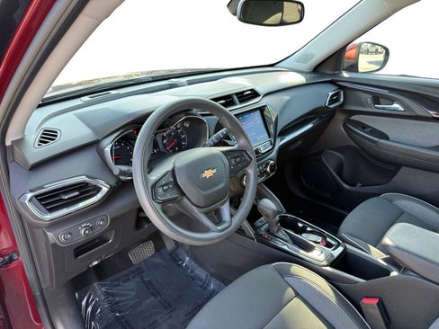 Used 2022 Chevrolet TrailBlazer LT w/ Convenience Package image 9