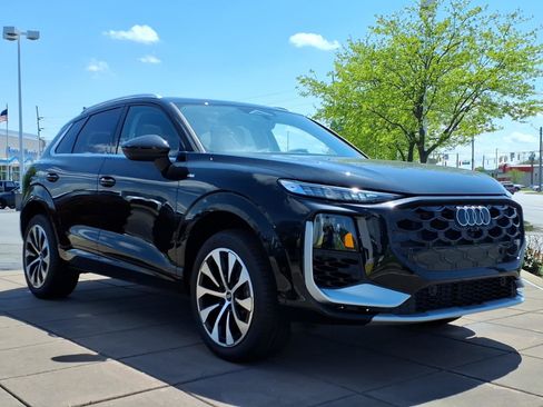 New 2026 Audi Q3 quattro 2.0T AWD/4WD image 3