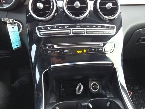 Used 2017 Mercedes-Benz GLC 300 4MATIC image 18