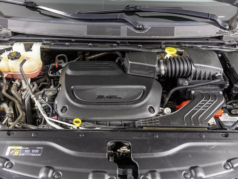 Used 2020 Chrysler Voyager LX FWD image 44