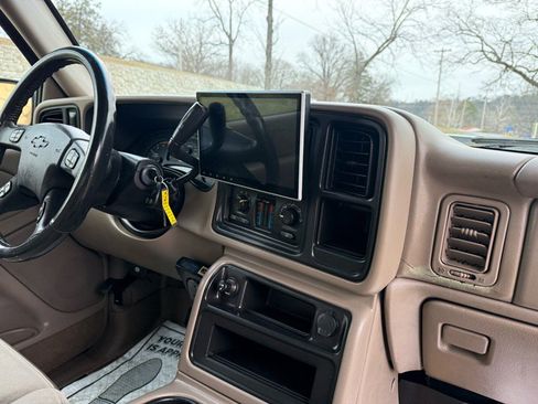 Used 2005 Chevrolet Silverado 2500 LS w/ Heavy-Duty Power Package image 18